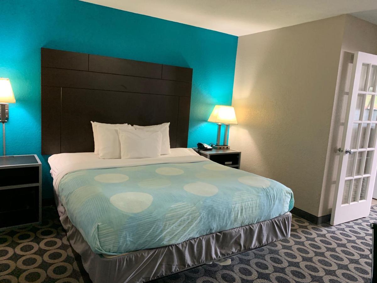 Travelodge By Wyndham San Antonio Downtown Northeast Экстерьер фото